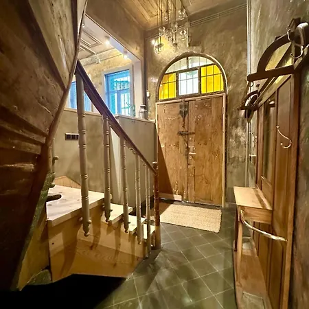 Balat Three-story Restored Ottoman House Дом отдыха Стамбул