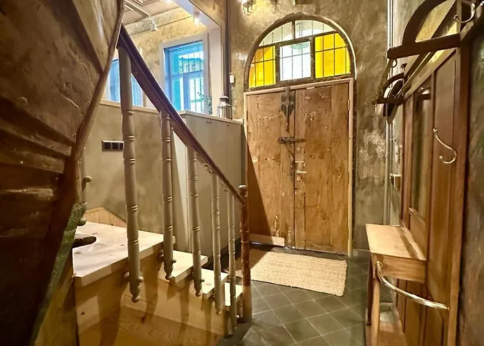 Balat Three-story Restored Ottoman House Дом отдыха Стамбул